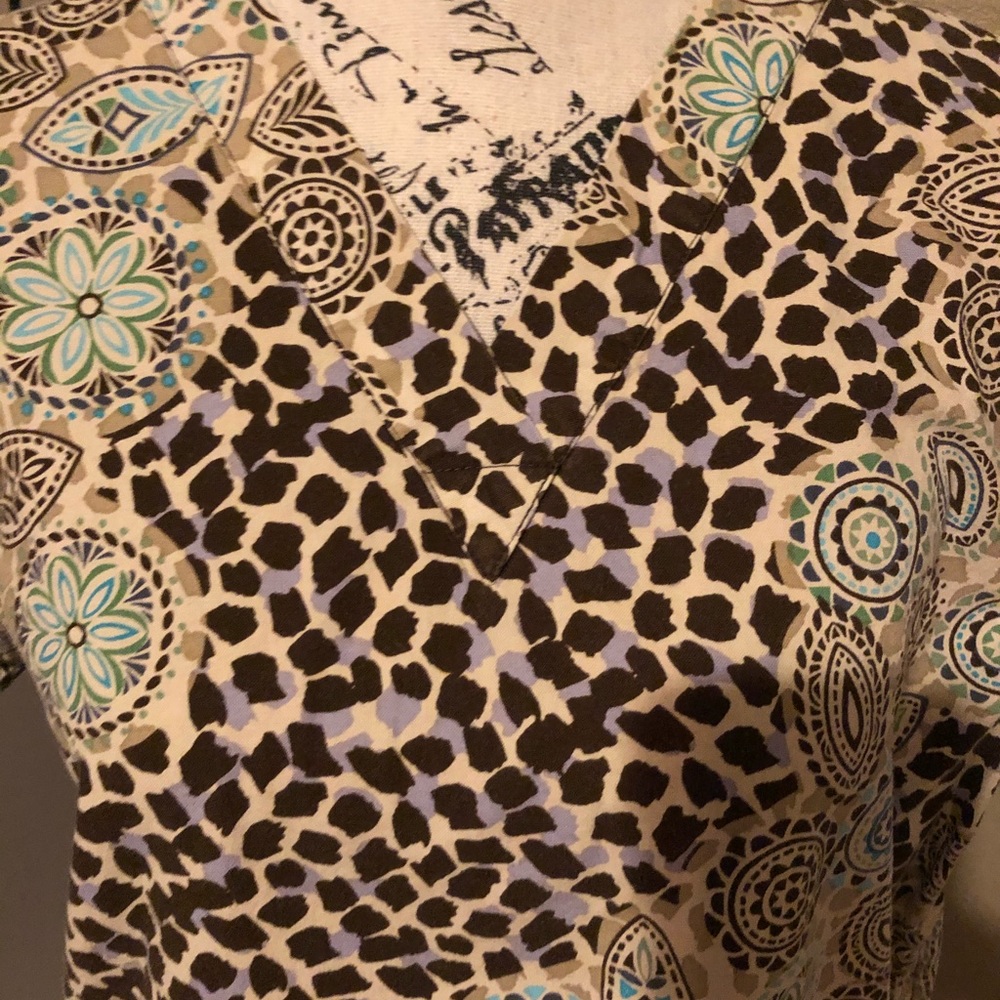 Scrub top - Picture 6 of 9